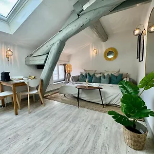 suite-jota.hotels-rhonealpes.com/