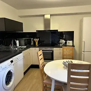 appartement-3-chambres-dans-maison-pour-2-8-personnes.hotels-rhonealpes.com/